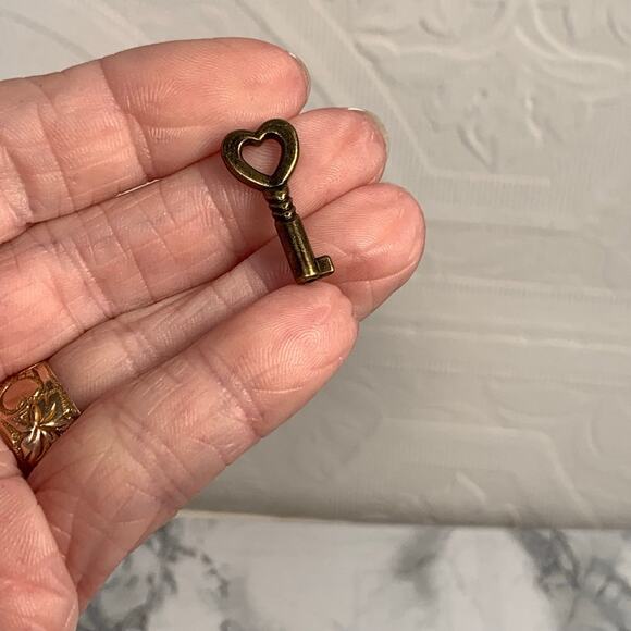 Novelty Brass Heart Padlock with Key Mini Item for Keychain or Pendant - Picture 4 of 7